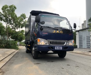 2019 - Xe ô tô tải, nhãn hiệu JAC 2.4 tấn thùng dài 3.7m, ga cơ, giá tốt nhất 2019