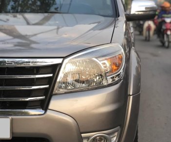 Ford Everest 2.5MT 2011 - Cần bán xe Ford Everest 2011 số sàn máy dầu, màu hồng phấn