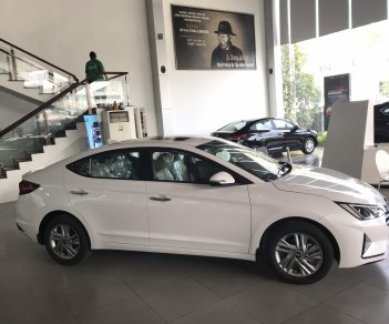 Hyundai Elantra 2019 - Hyundai Elantra 1.6 AT, màu trắng, giao ngay, khuyến mãi lên đến 50 triệu, gọi ngay để nhận ưu đãi: 093 215 4986