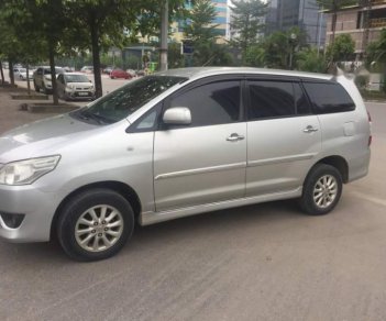 Toyota Innova 2013 - Cần bán xe Toyota Innova đời 2013, màu bạc