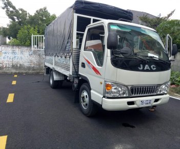 2019 - Bán JAC 2,4 tấn thùng 3m2, máy Isuzu 2019, 50tr nhận xe ngay