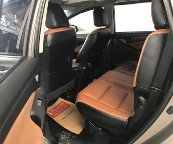 Toyota Innova E 2018 - Bán Innova E Đk T1/ 2019, xe đẹp lung linh, xe lướt 25000km