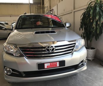 Toyota Fortuner G 2015 - Bán Fortuner G 2015, phù hợp kinh doanh, khách thiện chú đến showroom giả ngay 30tr