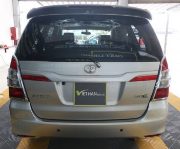 Toyota Innova E 2.0MT 2016 - Cần bán xe Toyota Innova E 2.0MT năm 2016, màu bạc, giá tốt