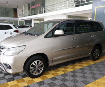 Toyota Innova E 2.0MT 2015 - Cần bán Toyota Innova E 2.0MT đời 2015, màu nâu giá cạnh tranh