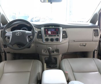 Toyota Innova E 2.0MT 2015 - Cần bán Toyota Innova E 2.0MT đời 2015, màu nâu giá cạnh tranh