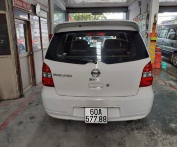 Nissan Grand livina 2011 - Gia đình bán Nissan Grand livina đời 2011, màu trắng