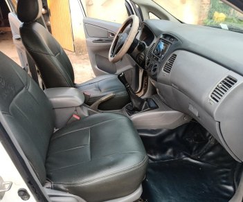 Toyota Innova J 2011 - Bán Toyota Innova J 2011, màu trắng