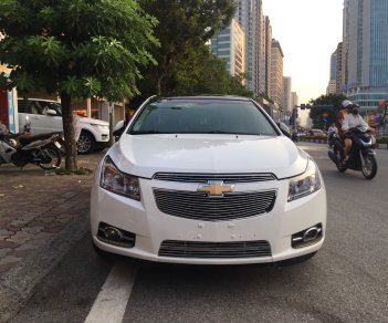 Chevrolet Cruze 1.8LTZ 2015 - Cần bán xe Chevrolet Cruze 1.8 LTZ 2015, màu trắng