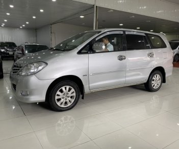 Toyota Innova 2.0G 2009 - Bán ô tô Toyota Innova 2.0G sản xuất năm 2009, màu bạc