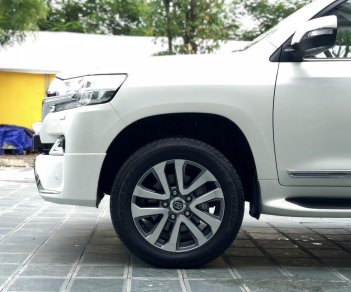 Toyota Land Cruiser VXR 2018 - Bán xe Toyota Land Cruiser VXR sản xuất năm 2018, màu trắng, nhập Dubai 0941.68.6611