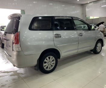 Toyota Innova 2.0G 2009 - Bán ô tô Toyota Innova 2.0G sản xuất năm 2009, màu bạc