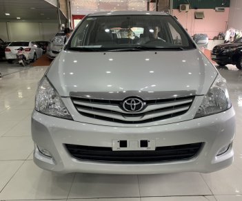 Toyota Innova 2.0G 2009 - Bán ô tô Toyota Innova 2.0G sản xuất năm 2009, màu bạc