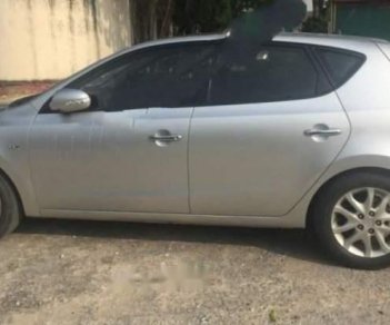 Hyundai i30 2009 - Gia đình bán Hyundai i30 đời 2009, màu bạc, 330 triệu