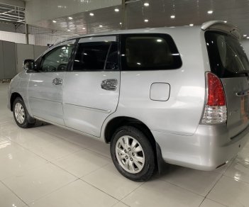 Toyota Innova 2.0G 2009 - Bán ô tô Toyota Innova 2.0G sản xuất năm 2009, màu bạc