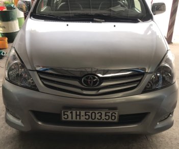 Toyota Innova 2.0G 2011 - Gia đình cần đổi xe, nên bán gấp Toyota Innova G năm 2011, màu bạc