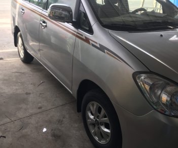 Toyota Innova 2.0G 2011 - Gia đình cần đổi xe, nên bán gấp Toyota Innova G năm 2011, màu bạc