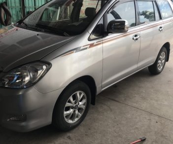 Toyota Innova 2.0G 2011 - Gia đình cần đổi xe, nên bán gấp Toyota Innova G năm 2011, màu bạc