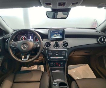 Mercedes-Benz CLA class  200   2017 - Bán Mercedes CLA200 năm sản xuất 2017, màu đỏ, nhập khẩu  
