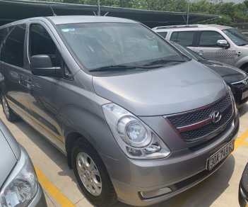 Hyundai Starex 2015 - Bán ô tô Hyundai Starex đời 2015, màu xám (ghi)