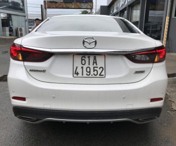 Mazda 6 2.5 Premium 2017 - Bán Mazda 6 2.5 Premium màu trắng camay, số tự động sản xuất 2017 xe đẹp chạy lướt