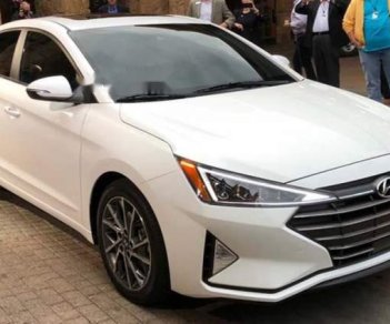 Hyundai Elantra 1.6 MT 2019 - Bán Hyundai Elantra 2019, màu trắng, có sẵn, giao ngay