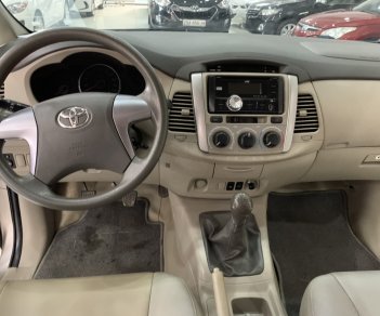 Toyota Innova 2015 - Bán ô tô Toyota năm sản xuất 2015, số sàn