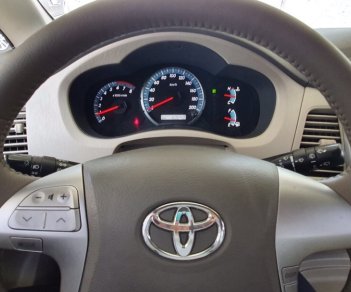 Toyota Innova G 2013 - Bán Innova 2.0G 2013, số tự động, màu nâu vàng hiếm. Xe đẹp, giảm giá ngay 30tr cho khách thiện chí xem xe