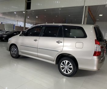 Toyota Innova 2015 - Bán ô tô Toyota năm sản xuất 2015, số sàn