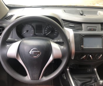 Nissan Navara 2.5MT 2WD 2016 - Gia đình em cần bán Nissan Navara 2016, màu cam, xe nhập khẩu, full option, mới 99%