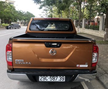 Nissan Navara 2.5MT 2WD 2016 - Gia đình em cần bán Nissan Navara 2016, màu cam, xe nhập khẩu, full option, mới 99%