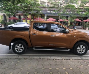 Nissan Navara 2.5MT 2WD 2016 - Gia đình em cần bán Nissan Navara 2016, màu cam, xe nhập khẩu, full option, mới 99%