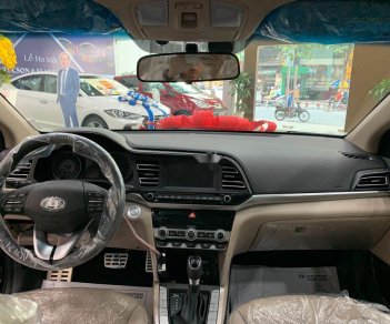 Hyundai Elantra 2019 - Bán ô tô Hyundai Elantra đời 2019, màu trắng, giá chỉ 560 triệu