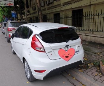 Ford Fiesta S 1.0 AT Ecoboost 2017 - Bán xe Ford Fiesta S 1.0 AT Ecoboost năm sản xuất 2017, màu trắng xe gia đình