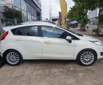 Ford Fiesta 2018 - Cần bán lại xe Ford Fiesta năm sản xuất 2018, màu trắng