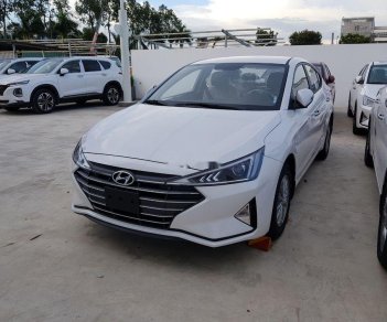 Hyundai Elantra 2019 - Bán ô tô Hyundai Elantra đời 2019, màu trắng, giá chỉ 560 triệu