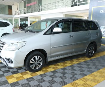 Toyota Innova E 2.0MT 2015 - Bán ô tô Toyota Innova E 2.0MT đời 2015, màu bạc, 556 triệu