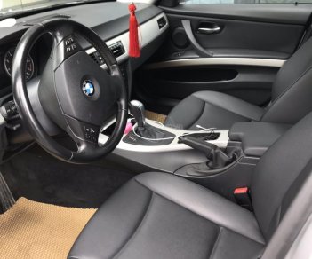 BMW 3 Series 320i 2010 - Bán ô tô BMW 3 Series đời 2010, chính chủ, bảo trì bảo dưỡng chính hãng, màu bạc, nhập khẩu 