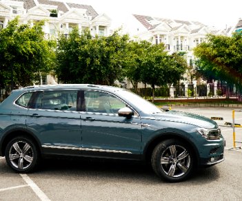 Volkswagen Tiguan Luxury 2019 - Tiguan Allspace Luxury 2020 - nhập khẩu, đủ màu, giao ngay|Hotline: 090-898-8862 (Anh Quân - VW Sài Gòn)