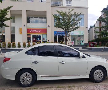 Hyundai Avante 1.6MT 2011 - Bán Hyundai Avante 1.6MT sản xuất 2011, màu trắng, gia đình sử dụng kỹ mới 95%