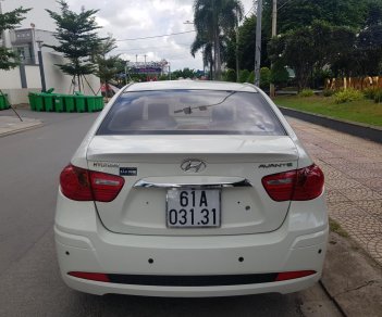 Hyundai Avante 1.6MT 2011 - Bán Hyundai Avante 1.6MT sản xuất 2011, màu trắng, gia đình sử dụng kỹ mới 95%