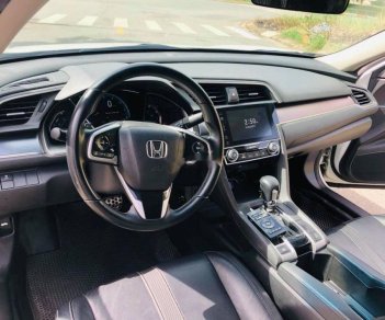 Honda Civic 2017 - Cần bán gấp Honda Civic 2017, màu trắng
