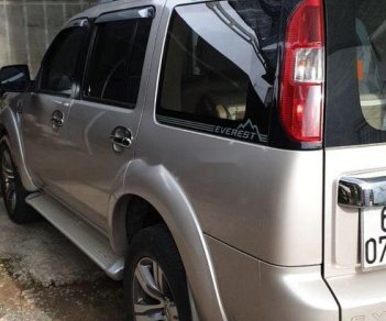 Ford Everest 2013 - Bán xe Ford Everest sản xuất năm 2013, màu bạc 