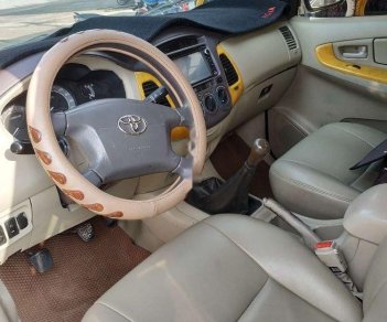 Toyota Innova J 2008 - Bán Toyota Innova J sản xuất năm 2008, màu bạc, xe gia đình