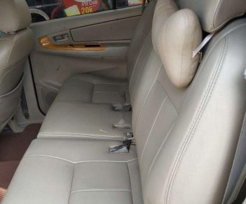 Toyota Innova J 2008 - Bán Toyota Innova J sản xuất năm 2008, màu bạc, xe gia đình