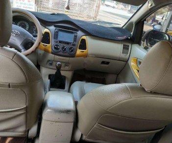 Toyota Innova J 2008 - Bán Toyota Innova J sản xuất năm 2008, màu bạc, xe gia đình