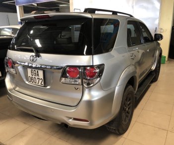 Toyota Fortuner 2015 - Bán Toyota Fortuner 2.7V AT năm sản xuất 2015, màu bạc, giá 749tr