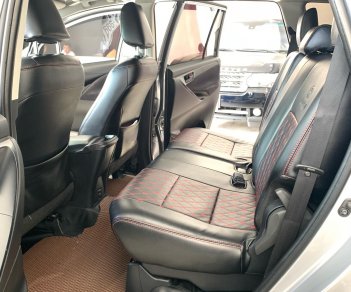 Toyota Innova E 2.0MT 2018 - Bán Toyota Innova E 2.0MT đời 2018, màu bạc, xe đẹp.