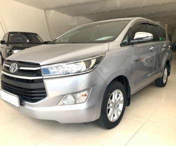 Toyota Innova E 2.0MT 2018 - Bán Toyota Innova E 2.0MT đời 2018, màu bạc, xe đẹp.