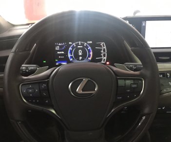 Lexus ES 2018 - Bán Lexus ES 250 2018, đi đúng 1.850km siêu lướt, bảo hiểm 2 chiều, bảo hành 3 năm bao kiểm tra chất lượng xe tại hãng
